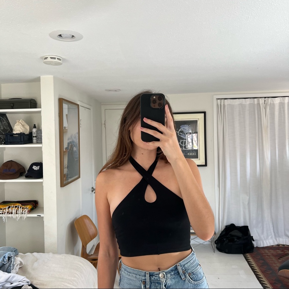 aritzia halter neck crop top